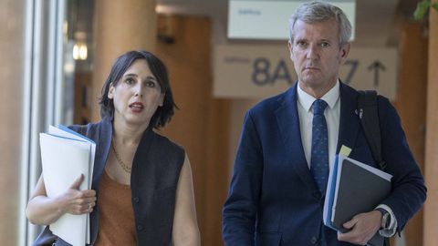 Rueda con la conselleira de Econom�a e Industria, Mar�a Jes�s Lorenzana.