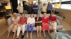 Reuni�n de antiguos alumnos de la denominada Escuela de Altos Estudios Mercantiles y sus mujeres