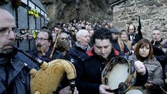 Entierro de Jos� Seivane, patriarca de los artesanos de gaitas, en Ribeira de Piqu�n