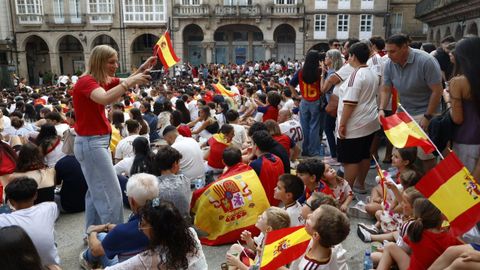 Pantalla gigante en la plaza Mayor de Ourense.