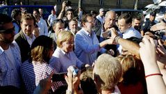 Abucheos y aplausos a Rajoy y Merkel a su llegada a Santiago