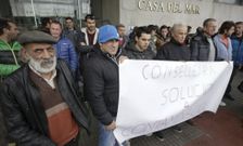 Los mariscadores, con el colectivo de a pie al frente, reclaman ayudas a la Xunta. 