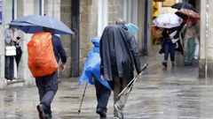 Peregrinos con lluvia en Viveiro