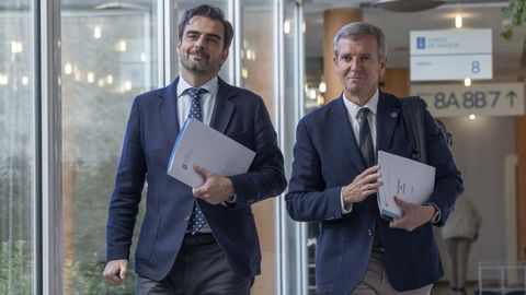 El conselleiro de Presidencia, Xustiza e Deportes, Diego Calvo, con el presidente, Alfonso Rueda, tras una reunión del Consello de la Xunta.