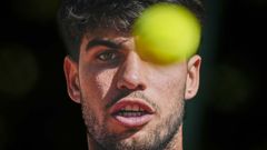 Carlos Alcaraz durante un entrenamiento a comienzos de abril, antes de su lesi�n. 