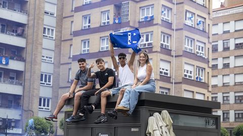 Aficionados del Real Oviedo antes del choque ante el Mirand�s
