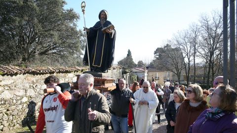 Celebracin de San Mauro con misa y procesin, y despus degustacin de callos y empanada