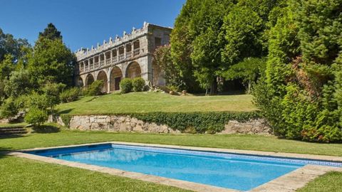 El pazo de Vilar�s se encuentra en la parroquia de Vilaza, en el l�mite entre Gondomar y Nigr�n. Fue construido en el siglo XVIII y restaurado �ntegramente hace medio siglo. A su salida al mercado, ped�an 4 millones de euros.