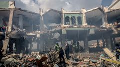 Lo que queda del centro m�dico en Bourj Qalaway, en el sur de L�bano, donde 12 profesionales sanitarios ?entre ellos m�dicos, param�dicos y enfermeras? fueron asesinados en un ataque israel�.