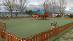 Imagen de archivo del parque infantil del paseo mar�timo de Noia