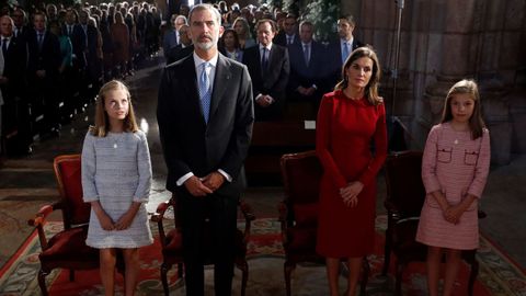 Los reyes Felipe y Letizia, la princesa Leonor (i) y la infanta Sofa (d) asisten en la Baslica de Covadonga a una misa solemne oficiada por el arzobispo de Oviedo para conmemorar el primer Centenario de la Coronacin de la Virgen de Covadonga y del Parque Nacional de la Montaa de Covadonga