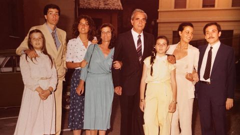 Imagen cedida por Pietro Orlandi de la familia reunida, Emanuela es la tercera por la izquierda