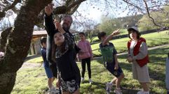 Limpeza en Tapia levada a cabo o curso pasado polo CEIP Agro do Mu��o, premio provincial na �ltima edici�n de Voz Natura.