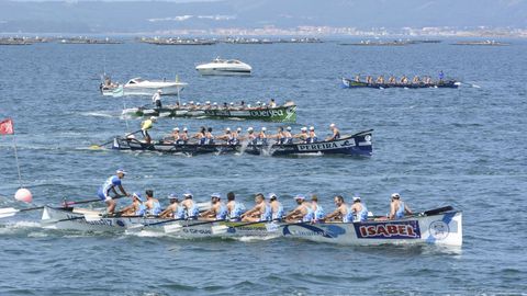 Fotograf�a de archivo de una regata disputada en Vilagarc�a