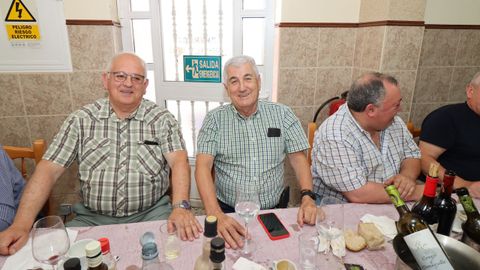 COMIDA DE DESPEDIDA A JAVIER MARCOS BARREIRO, JEFE DE ESCUADRON DE VIGILANCIA AEREA DEL BARBANZA EN EL RESTAURANTE BENJAM�N DE ROIS