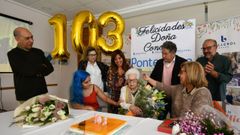 El alcalde de Pontevedra acudi� a felicitar a Consuelo Olmedo por su 103 cumplea�os