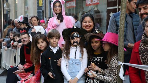 S�bado de pi�ata en Celanova.Ni�os y mayores disfrutaron de lo lindo con el desfile.