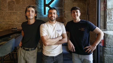 Luis, Gabriel e Iker, en el Bar Kopa