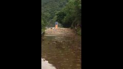 Un argayo corta la carretera AS-114 en Arenas de Cabrales