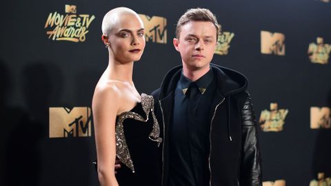 La modelo y actriz junto al tambi�n actor Dane DeHaan.