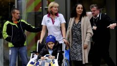 Ashya King a su salida del hospital de Praga