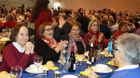 Codillo.M�s de 1.050 comensales se citaron en la Festa do Codillo