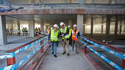EL PRESIDENTE DE LA XUNTA ALFONSO RUEDA Y EL ALCALDE DE PONTEVEDRA MIGUEL ANXO FERNANDEZ LORES VISITAN LAS OBRAS DEL HOSPITAL GRAN MONTECELO