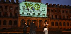 El certamen Big Ciencia convirti� la fachada de Afundaci�n en un tablero de juego. 