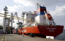 El �Coral Energy� atrac� el pasado mi�rcoles en las instalaciones de Reganosa para descargar 15.000 metros c�bicos de gas.