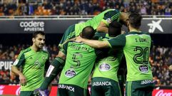 Los jugadores del Celta, celebrando un gol en Mestalla en marzo del 2016.