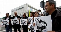 Los dirigentes del BNG expresaron su protesta en Guixar, estaci�n que muchas veces son� como base de la red de cercan�as.