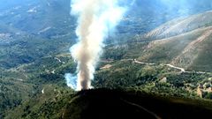 Una vista a�rea del incendio, que se origin� poco antes de las tres y media de la tarde