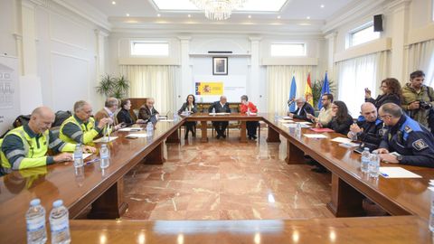 Imagen de la reuni�n celebrada este viernes en la Subdelegaci�n del Gobierno en Pontevedra para abordar los problemas de la PO-11