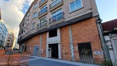 El edificio de Ponteareas donde tuvo lugar este lunes por la noche el intento de homicidio.