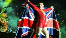 El italiano Piero Venery, alter ego de Freddie Mercury, y su banda visitan Santiago con Remember Queen.