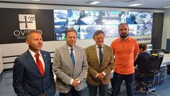 El Alcalde, Afredo Canteli, y el concejal de Seguridad Ciudadana, Jose Ram�n Prado, en el centro de control del sistema de video-vigilancia del Antiguo