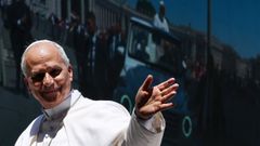 El papa Le�n XIV tras la audiencia semanal en la plaza de San Pedro del Vaticano.