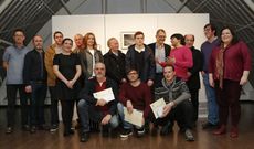 El jurado, los premiados, las autoridades locales y los parientes de Xos� Manuel Eir�s, durante el acto de ayer