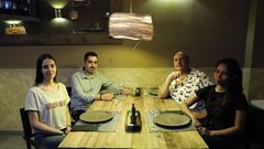 El equipo del Isabella en uno de los salones del restaurante