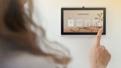 Temperatura, luces y aparatos electr�nicos se pueden controlar desde una pantalla.