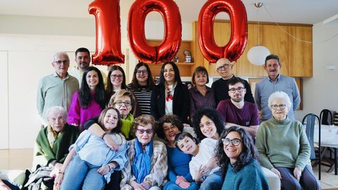 Toda la familia se reuni� para celebrar el centenario de la Llella.