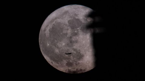 Imagen de archivo de la primera luna llena.