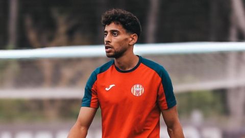 Youssef, con la camiseta de L'Escala