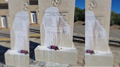 El monolito amaneció cubierto de pintura blanca