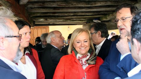 Mariano Rajoy, con Mercedes Fern�ndez y Susana L�pez Ares, delante de Isidro Fern�ndez Rozada y Ovidio S�nchez..Mariano Rajoy, con Mercedes Fern�ndez y Susana L�pez Ares, delante de Isidro Fern�ndez Rozada y Ovidio S�nchez. 