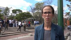 Manuela Bol�var comparte partido con Juan Guaid�