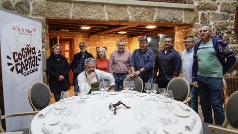 El grupo posando con Miguel Gonzlez antes de pasar a la cocina