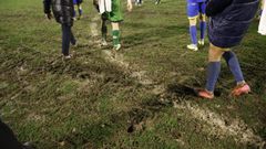 El estado del terreno de juego de O Couto llam� la atenci�n en la disputa del choque entre el Ourense CF y el Athletic Club