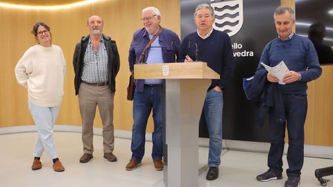 El alcalde de Pontevedra y la concejala de Deportes, con la gestora del Teucro en la presentación de los actos del 80 aniversario del club