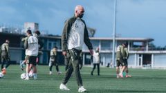 Claudio Gir�ldez tiene a la plantilla del Cetla al completo para recibir al Espanyol.